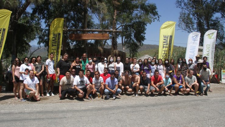 Hem İngilizce öğreniyorlar, hem tatil yapıyorlar