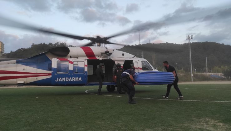 İçme suyu malzemeleri helikopter ile taşındı