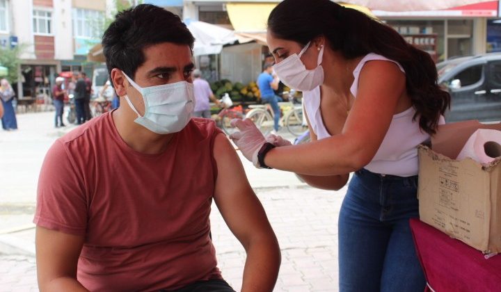 Iğdır’da sağlık çalışanlarının aşı mesaisi aralıksız sürüyor