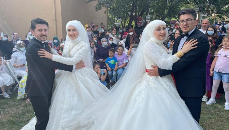 İki kardeş aynı düğünde evlendi