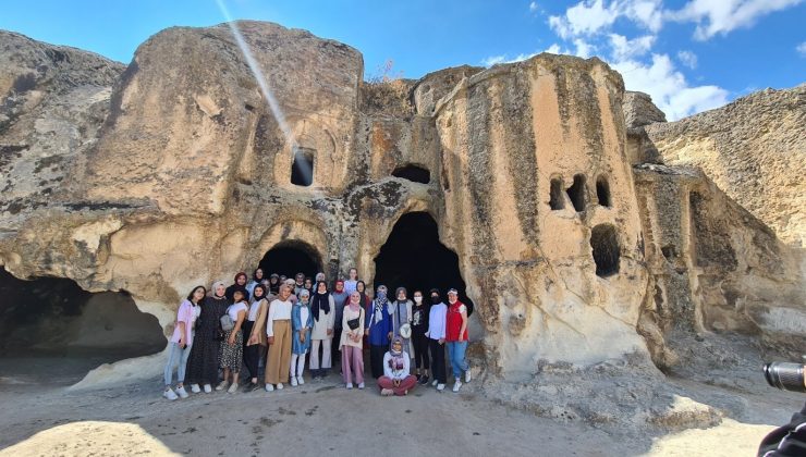 İmam hatipli gençler Frigya’yı gezdi