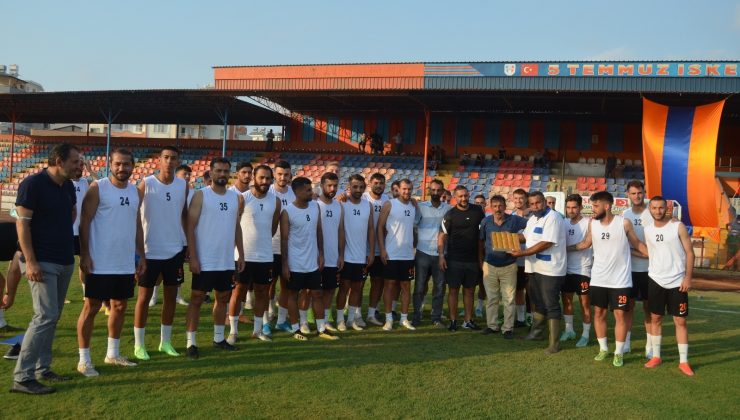 İskenderun Spor, taraftarlarıyla kucaklaştı