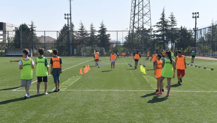 Isparta’da 70 sporcunun katıldığı yaz futbol okulu sona erdi