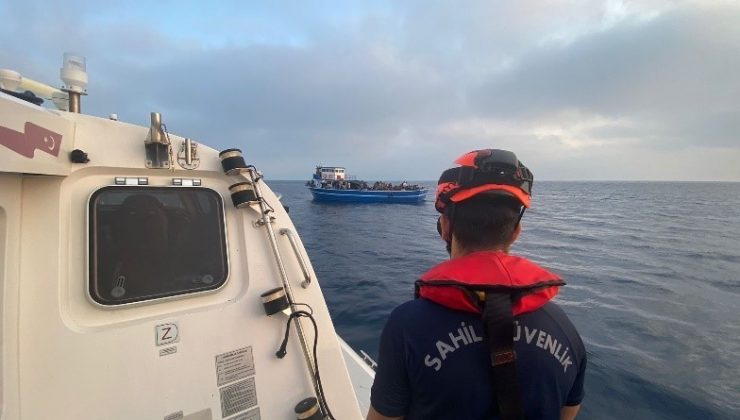 İzmir’de 191 düzensiz göçmen yakalandı, 23 düzensiz göçmen ise kurtarıldı
