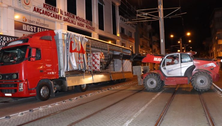 İzmit Belediyesi’nin yardım tırı yola çıktı