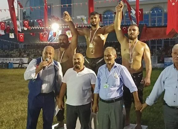 İzmitli Güreşçiler Çanakkale’den 3 altınla döndü