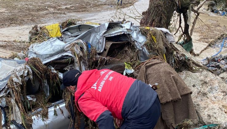 JAK Timleri Sarıkamış Sel Bölgesinde çalışmalarını sürdürüyor