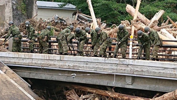 Japonya’da sel heyelana neden oldu: 3 ölü