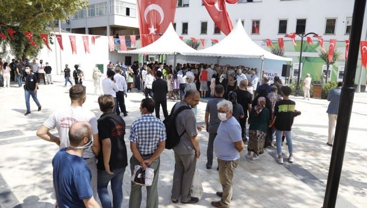 Kağıthane’de 20 bin kişiye aşure ikramı
