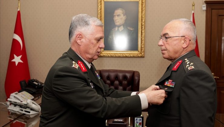 Kara Kuvvetleri Komutanlığında devir teslim töreni