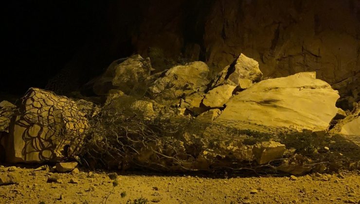 Karabük-Yenice karayolunda heyelan, ulaşım çift taraflı kapandı