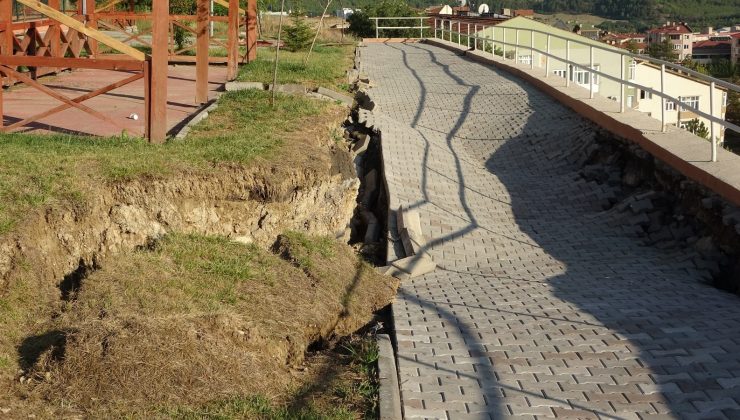 Karabük’te oyun parkında çökme meydana geldi