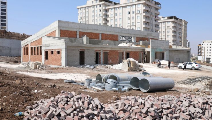 Karaköprü’de kapalı yüzme havuzu çalışmaları sürüyor