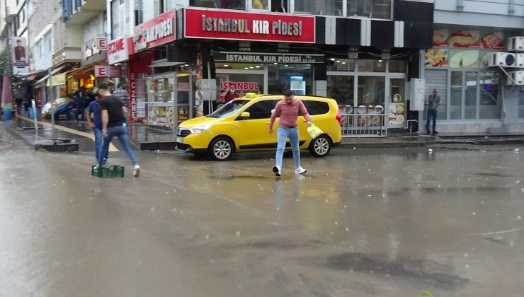 Kars’ta caddeler gölete döndü