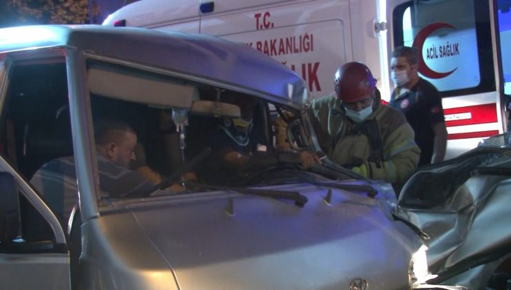 Kartal’da kamyonet ile tır birbirine girdi, kamyonet sürücüsü araçta sıkıştı