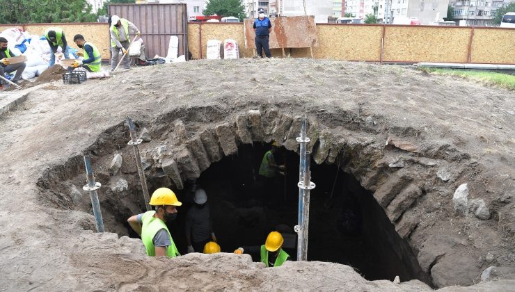 Kayseri’de mezarlık içerisinde Selçuklu’ya ait türbe bulundu