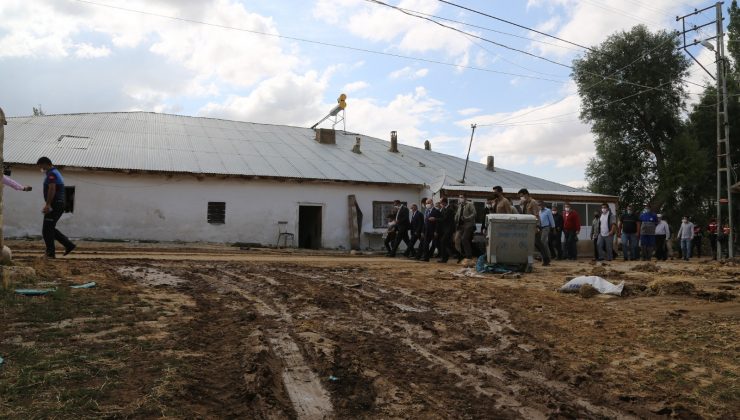 Kayseri’deki sel bölgesinde Vali Günaydın ve Başkan Büyükkılıç incelemelerde bulundu