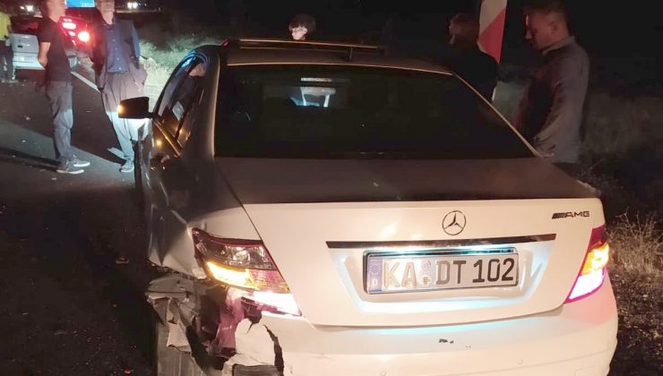 Keçi süresine çarpmamak için duran otomobile başka araç çarptı: 1 yaralı