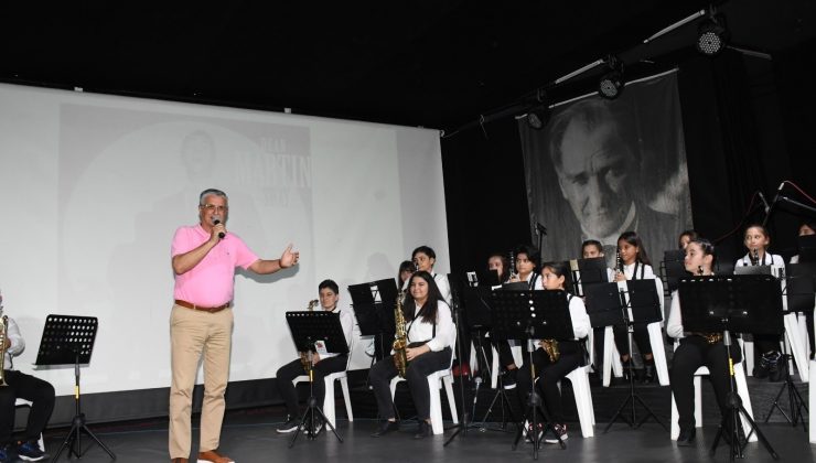 Kemer Belediyesi çocuk ve gençlik bandosu konser verdi