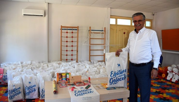 Kemer Belediyesinden öğrencilere ücretsiz kırtasiye seti