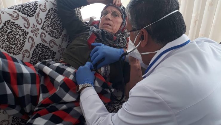 Kepez’de yatağa bağımlı hastalar için evde aşı uygulaması