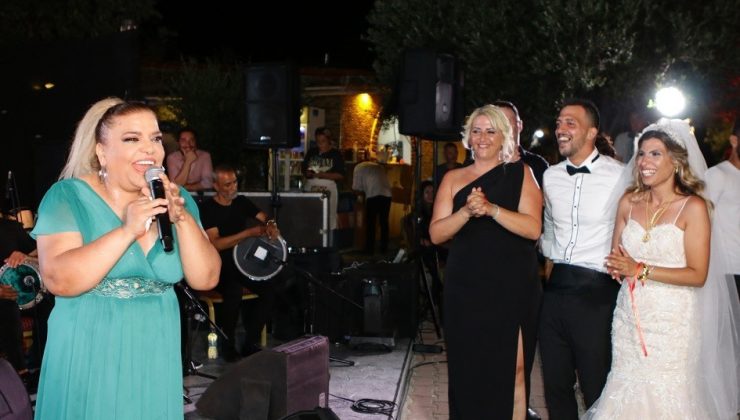 Kibariye 2 yıl sonra çıktığı sahneden seslendi