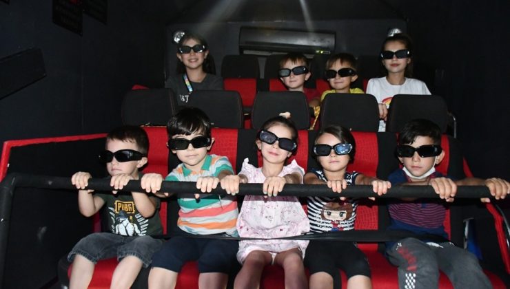 Kırsal mahallelerde sinema ve tiyatro keyfi