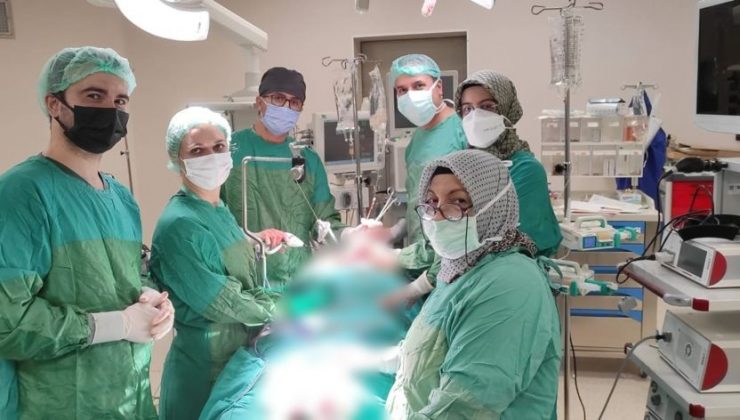 Kitle nedeni ile nefes darlığı ve yutma güçlüğü çeken hasta Fethi Sekin Şehir Hastanesi’nde sağlığına kavuştu