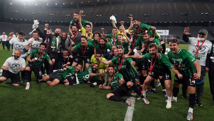 Kocaelispor 11 yıl sonra 1. Lig’de taraftarının huzurunda