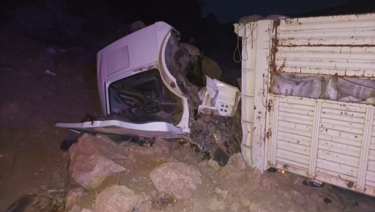 Kömür taşıyan kamyon takla attı: 2’si ağır 3 yaralı