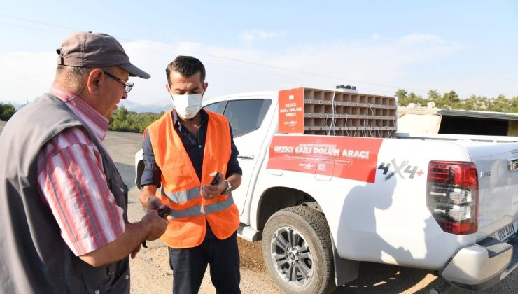 Konyaaltı Belediyesi, vatandaşların şarj ihtiyacını karşılıyor.