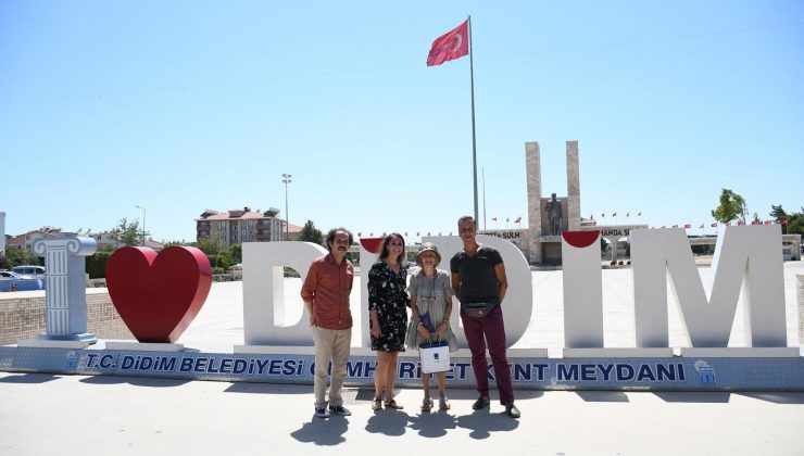 Kuşadası Belediye Tiyatrosu’ndan usta sanatçıya vefa örneği