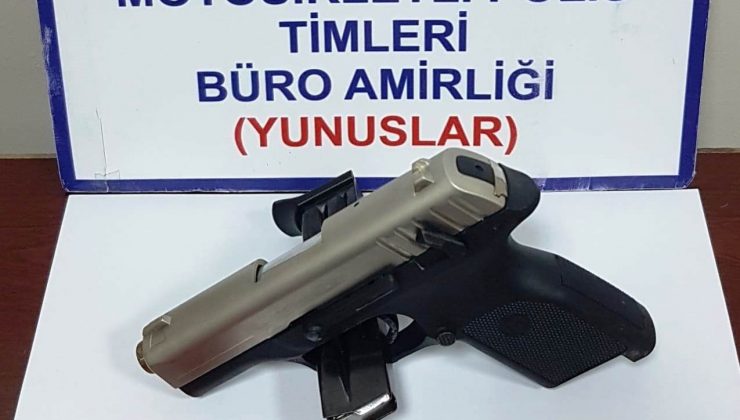 Kütahya’da bir araçta ruhsatsız tabanca ve mühimmat ele geçirildi