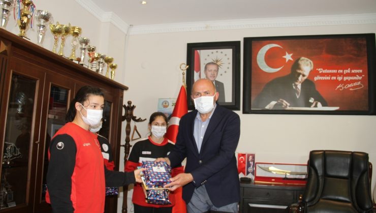 Kuyucaklı sporcular ödüllendirildi