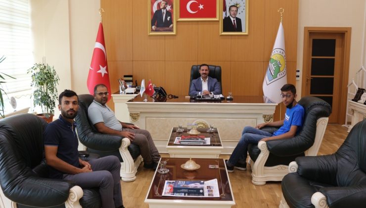 LGS’de Türkiye ikincisi olan Güler’e Başkan Geylani’den hediye