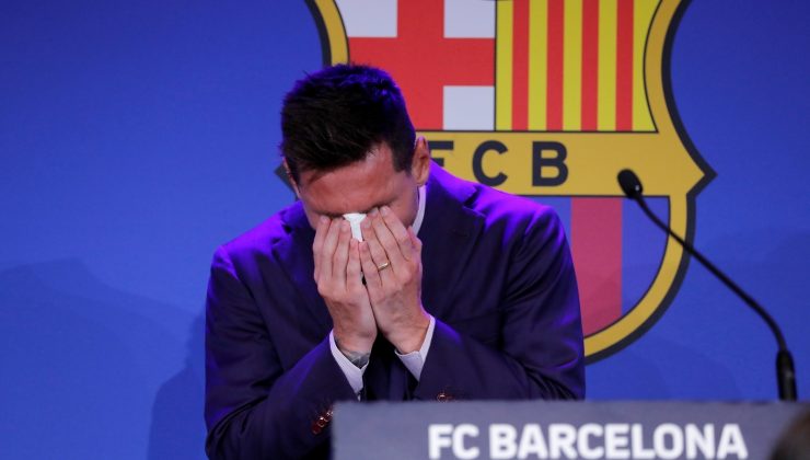 Lionel Messi, Barcelona’ya göz yaşlarıyla veda etti