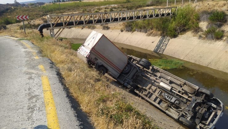 Manisa’da işçi servisi sulama kanalına devrildi
