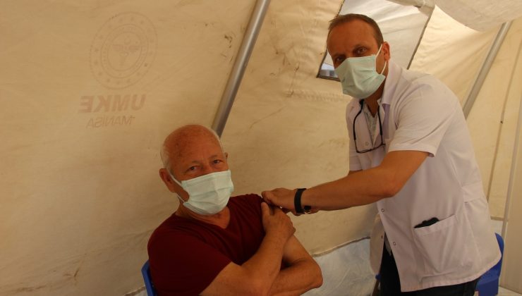 Manisa’da randevusuz aşı çadırına büyük ilgi