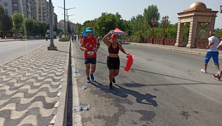 Maratoncunlar çevre temizliğine dikkat etmedi
