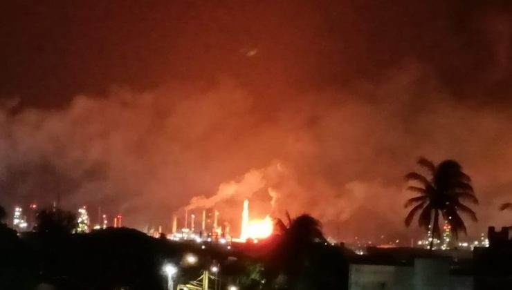 Meksika’da petrol rafinerisinde korkutan yangın
