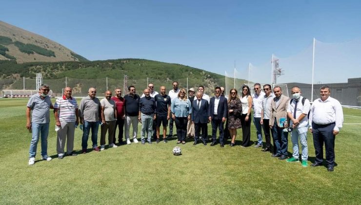 Memduh Büyükkılıç, gazetecileri Yüksek İrtifa Kamp Merkezi’nde ağırladı