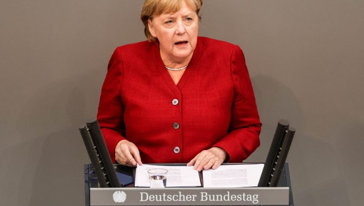 Merkel: “Afganistan’daki kazanımların korunması için Taliban ile görüşmeler devam etmeli”