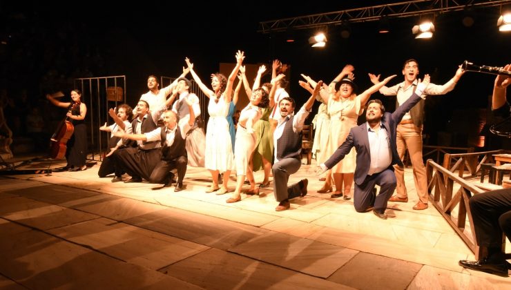 Mersin Büyükşehir Şehir Tiyatrosu, Torbalı Metropolis Tiyatro Festivali’nin açılışını yaptı