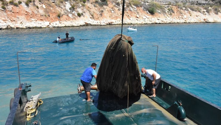 Mersin’de hayalet ağlar temizleniyor