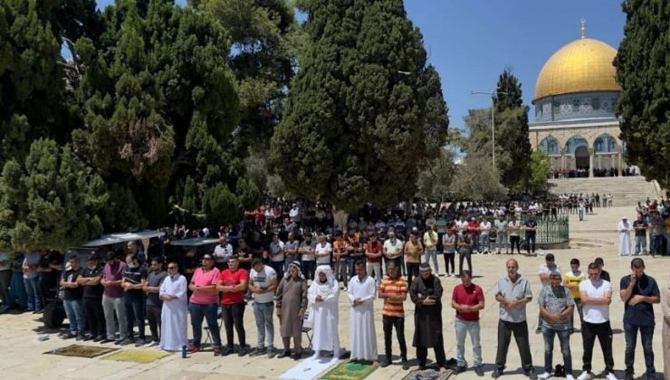 Mescid-i Aksa’da 45 bin Filistinli cuma namazını kıldı