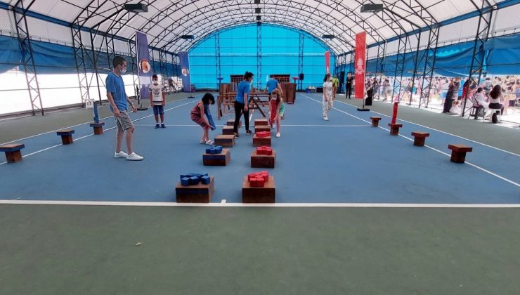 Mezuniyet töreninde Survivor heyecanı