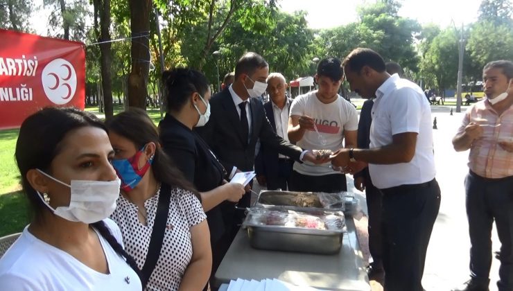MHP Diyarbakır İl Başkanlığı’ndan vatandaşlara aşure ikramı
