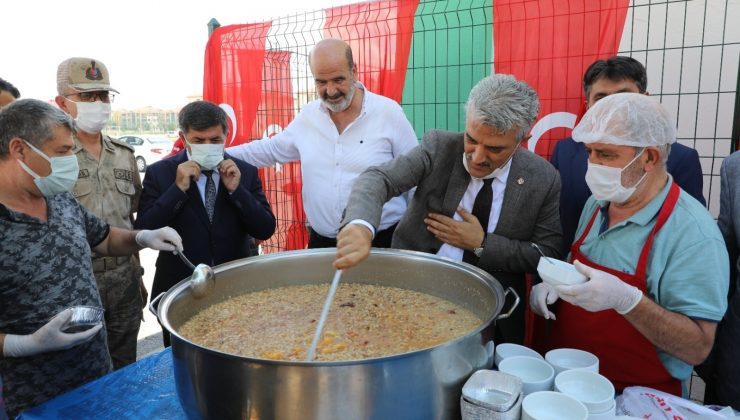 Mimar Sinan Mahallesinde aşure dağıtımı yapıldı
