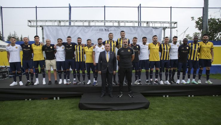 MKE Ankaragücü yeni transferlerine imza töreni düzenledi