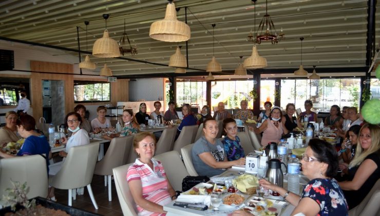 Mudanyalı kadınlar yangınzedeler için toplandı